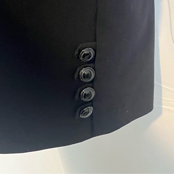 Women's DRESS BARN black w/buttons, capri/cropped pants slacks, size 10 - Picture 5 of 8